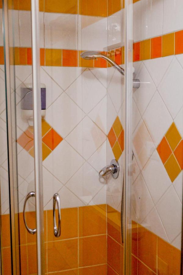 Camera Tripla con Bagno in Comune