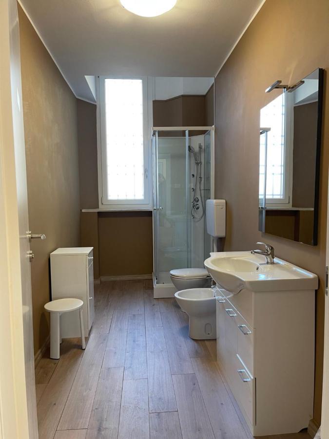 Camera Matrimoniale/Doppia con Letti Singoli con Bagno in Comune