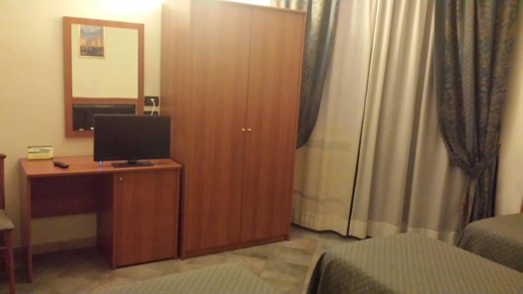 Camera Matrimoniale/Doppia con Letti Singoli con Bagno Privato