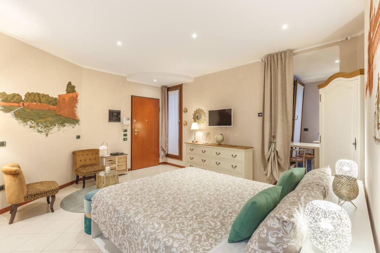 Deluxe Apartment