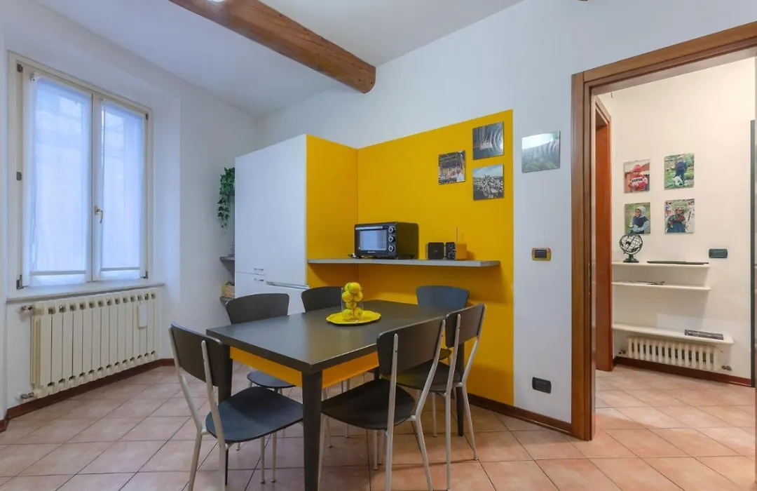 Guesthost - Central Ferrara Apartment-1