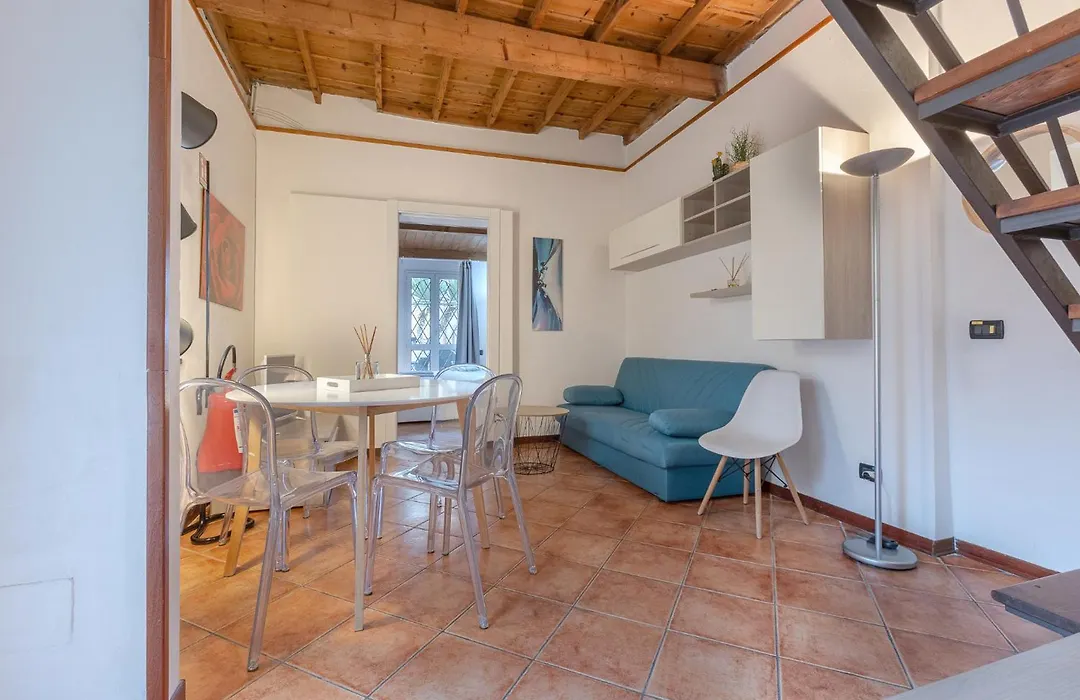GuestHost - Duplex Apartment in pieno centro-1