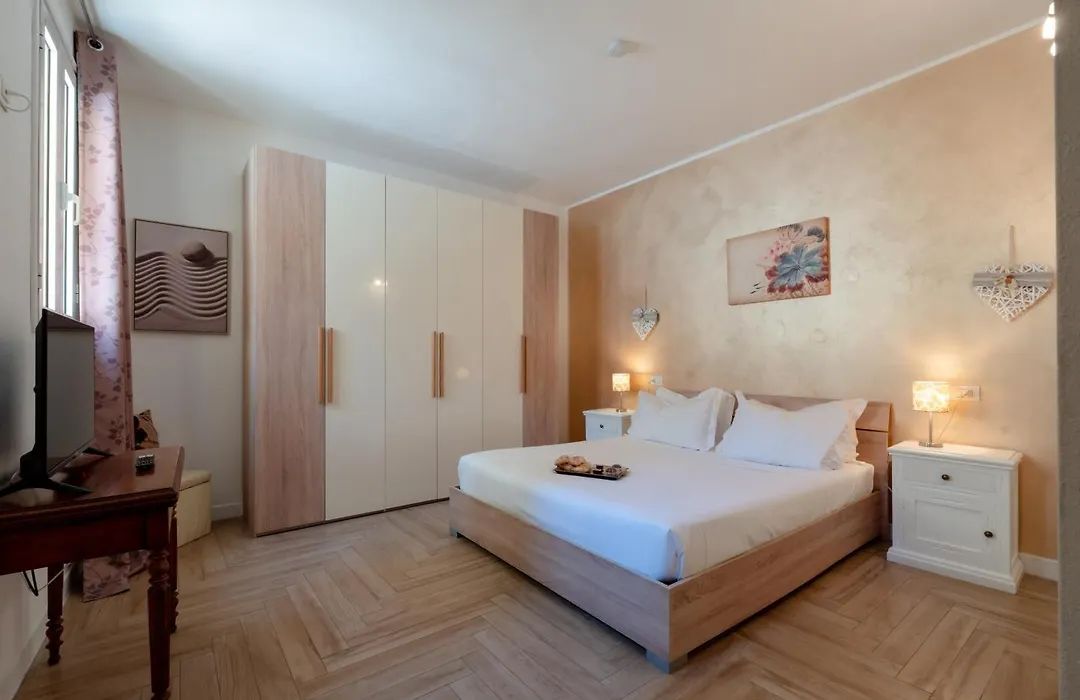Gold Apartment-1