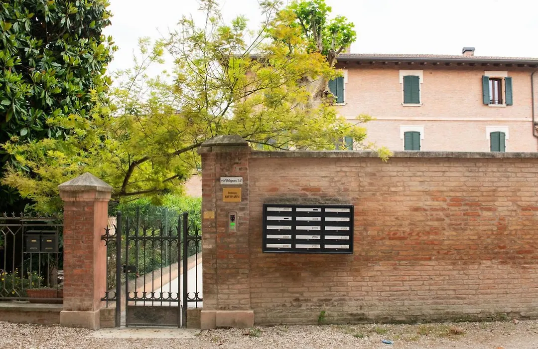 Charming Flat in centro a Ferrara con posto auto-1