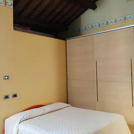 Apartments In The Center Of Ferrara Excellent For Smart Work-2
