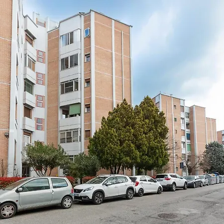 Luminoso Appartamento con Terrazzo Vicino all'Universita'-3