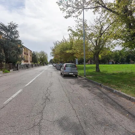 Ferrara Charming Apt 4 Min Walk From The Bus Stop!-2