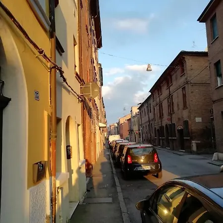 Over The Rainbow - Cozy Studio In The Centre Of Ferrara-2