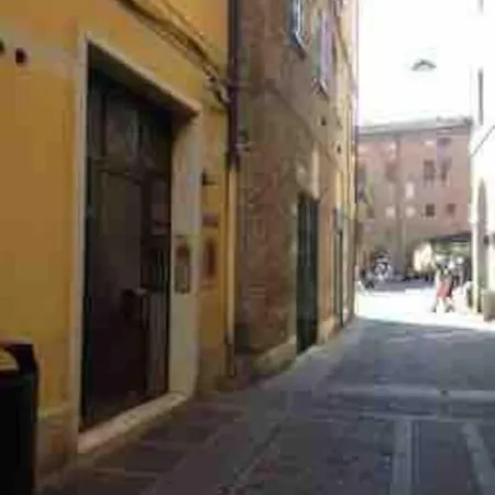 Elegante appartamento nel cuore di Ferrara-3