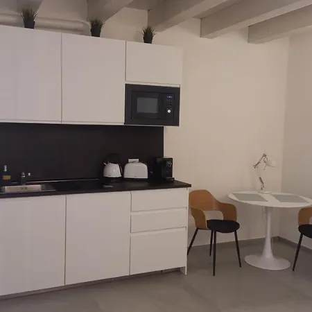 Room 28-2