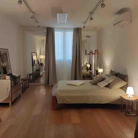 Interno4home: In centro storico con posto auto-2