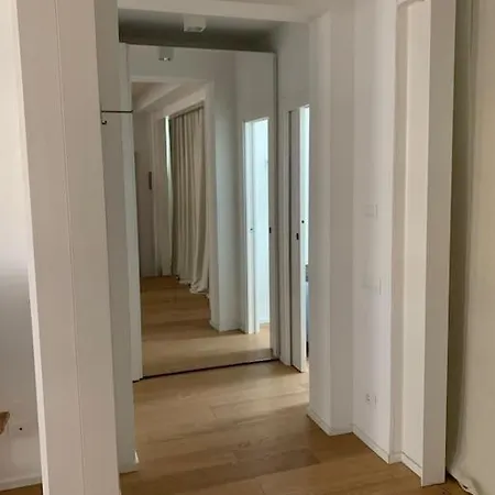 Interno4home: In centro storico con posto auto-3