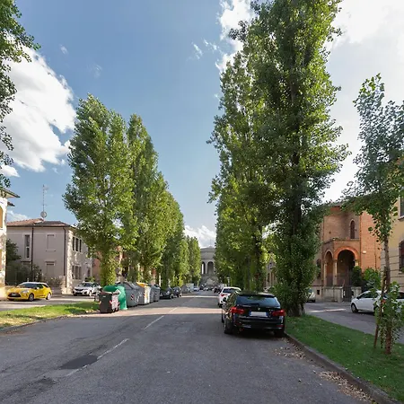 Guesthost - Ferrara Station Essential Apartment With Parking-2
